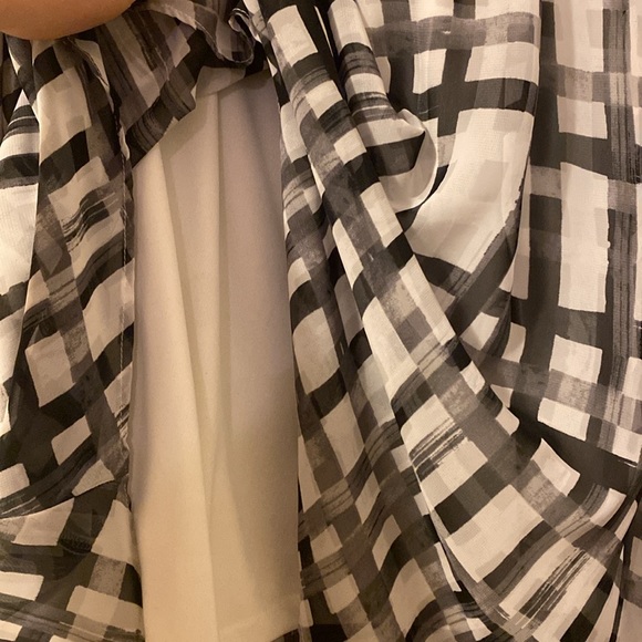 Black and white skirt - Picture 5 of 5